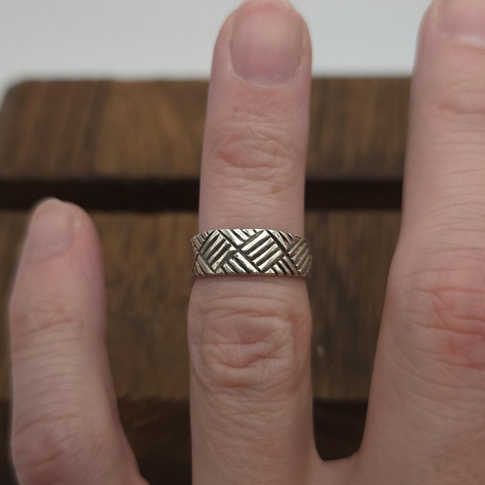 Size 5 Sterling Silver Textured Hash Pattern Ring A988